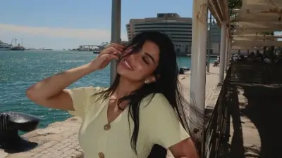 كارولين عزمي تخطف الأنظار بإطلالة أنيقة في روما وتستعد لفيلم جديد