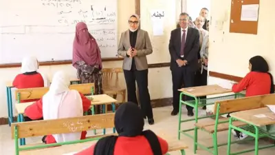 محافظ الوادي الجديد تتفقد لجان امتحانات الشهادة الإعدادية وتستمع لآراء الطلاب