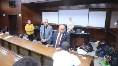 نائب رئيس جامعة القاهرة يتفقد امتحانات الفصل الثاني بعلوم سياسية ودار العلوم وآثار