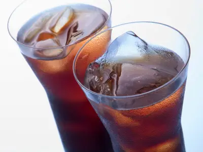 المشروبات الغازية من بين أسباب الجفاف والإرهاق في الحر