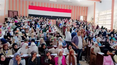 إقبال كثيف على المراجعات النهائية للشهادة الإعدادية بالفيوم