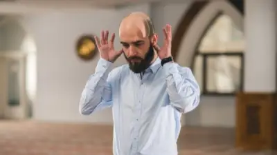 ما يُسن قوله عند استفتاح الصلاة.. صيغ وأدعية متنوعة بحسب المذاهب