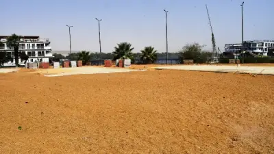 محافظ أسوان يتفقد مشروع ملاعب البادل على كورنيش النيل ويوجه بسرعة الإنجاز