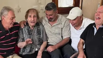 محمود حميدة وياسر جلال يزوران محيي إسماعيل في دار رعاية الفنانين