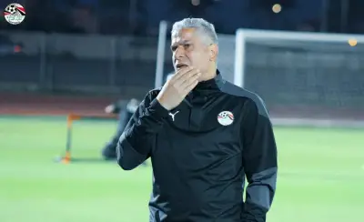 وائل جمعة يبدأ مهامه كمدير كرة بالأهلي باجتماع مع لجنة التخطيط