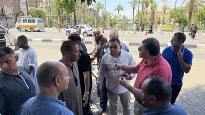محافظ قنا يتفقد مناطق المدينة ويوجه بتكثيف النظافة ومراجعة تراخيص الأكشاك