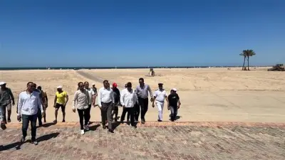 محافظ الدقهلية يتفقد شاطئ جمصة ويصدر قرارات حاسمة لتنظيم الخدمات