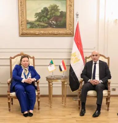وزير التعليم يلتقي نظيرته الجزائرية لبحث آفاق التعاون المشترك وتبادل الخبرات