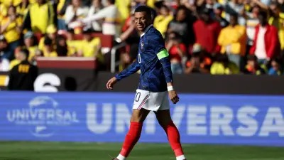 فيديو يثير الجدل: مبابي يتجاهل كانتي قبل مباراة كوت ديفوار