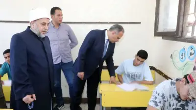 محافظ الشرقية يتفقد لجان امتحانات الثانوية الأزهرية ويطمئن على سير العمل