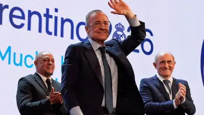 بيريز يوبخ ريكيلمي ويسخر من وعود هالاند وكلوب في حفل انتخابي