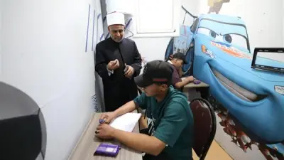 رئيس قطاع المعاهد الأزهرية يزور طلاب الثانوية المرضى بمركز أورام طنطا
