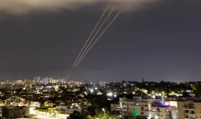 إسرائيل تعترض صواريخ أطلقت من إيران في هجوم غير مسبوق
