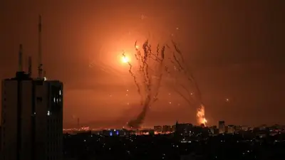 إيران وحزب الله يوجهان ضربات صاروخية مكثفة لإسرائيل والإنذارات تدوي شمالاً