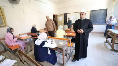 طلاب العلمي بالثانوية الأزهرية يؤدون امتحان الرياضيات البحتة اليوم