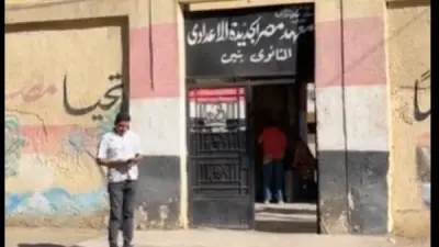 طلاب العلمي بالثانوية الأزهرية يتوافدون على اللجان لامتحان الرياضيات البحتة