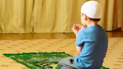 هل يجب تعويد الصبي على الطاعات والعبادات منذ الصغر؟ الإفتاء تجيب