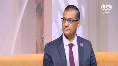عميد المعهد القومي للكلى: شرب الماء أساسي لصحة الجسم وتركيز الدم