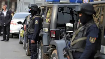 ضبط صاحب محل أسلحة بيضاء وحطم واجهة محل بالإسكندرية
