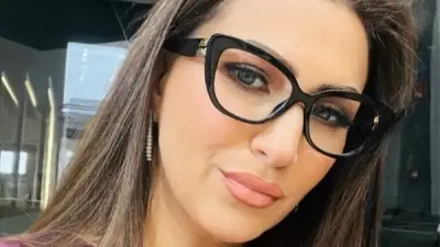 إيمان عز الدين تتألق بإطلالة ناعمة وأنيقة في أحدث ظهور