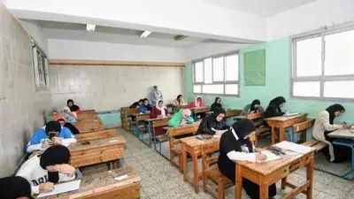 ضبط طالب حاول تصوير امتحان الجبر وإرساله لوالدته بالخصوص