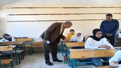 وكيل تعليم قنا يتفقد لجان امتحانات الإعدادية ويشدد على منع الغش والموبايل