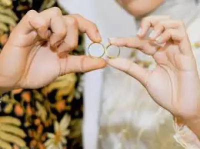 حكم خطبة المعتدة من طلاق بائن: التصريح حرام والتعريض خلافي