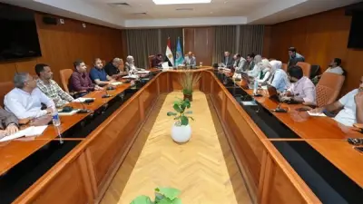 محافظ أسيوط يتابع تنفيذ مشروعات حياة كريمة ويدفع بتسريع الإنجاز