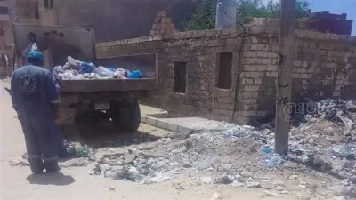 رفع القمامة بشارع مجمع خير الله فضل عطيوة استجابة لشكاوى الأهالي بمطروح