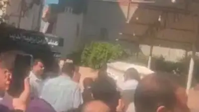 تشييع جثمان الفنان عبد العزيز مخيون في البحيرة بحضور حاشد