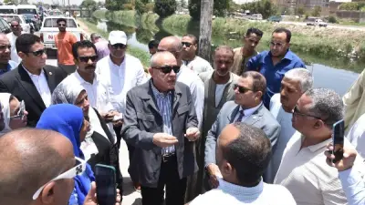 محافظ الأقصر يتفقد موقع انهيار طريق إسنا ويؤكد سرعة الترميم