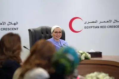 السيدة انتصار السيسي تعبر عن سعادتها بلقاء متطوعي الهلال الأحمر المصري