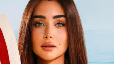 بالأحمر الناري.. هنا الزاهد تخطف الأنظار بجلسة تصوير جديدة