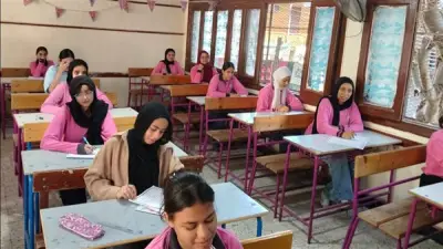 طلاب الإعدادية بالإسماعيلية يختتمون امتحاناتهم بمادة العلوم اليوم