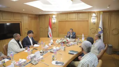 محافظ قنا يبحث مع خبير ياباني خطة تطبيق نظم الري الحديث