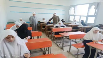 طلاب الأدبي بالثانوية الأزهرية بسوهاج يختتمون الأسبوع الأول من الامتحانات