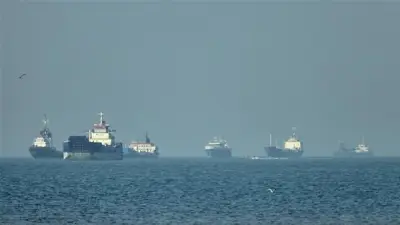 القيادة الأمريكية تعطل ناقلة نفط ثالثة في خليج عمان لخرقها حصار إيران