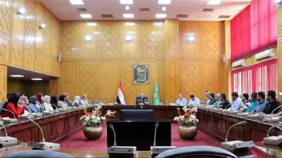 محافظ الإسماعيلية يلتقي مهندسين جدد لتعزيز العمل بالإدارات الهندسية