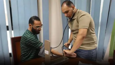 قافلة طبية للكشف المبكر عن الأمراض المزمنة تستقبلها شركة مياه المنيا