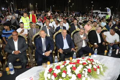 محافظ القاهرة يتفاعل مع الجماهير في حي الأسمرات لمتابعة افتتاح كأس العالم عبر الشاشة العملاقة