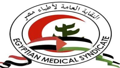 نقابة الأطباء تشيد بفريق بنها بعد إنقاذ طفلة اخترق سيخ حديدي صدرها