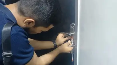 ضبط منتحل صفة طبيب وغلق مركز علاج طبيعي غير مرخص في أسيوط