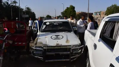 محافظ أسوان يضبط سيارات منتهية الترخيص في كوم أمبو ودراو خلال جولة ميدانية