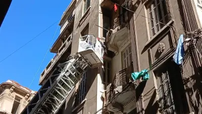 الحماية المدنية بالإسكندرية تنقذ كلبًا عالقًا في شرفة عقار بالعطارين
