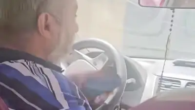 مشادة بين سيدة وسائق تطبيق نقل ذكي بسبب الأجرة تثير الجدل