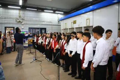 عرض ملحمي لأكاديمية الفنون يخطف أنظار ركاب مترو شبرا الخيمة