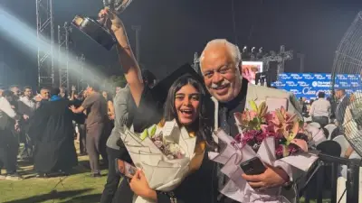 أشرف زكي وروجينا يحتفلان بتخرج ابنتهما مريم من الجامعة في أجواء عائلية