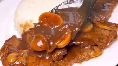 طريقة عمل اللحمة بالبطاطس مع صوص الديمي جلاس بطعم مميز ومختلف