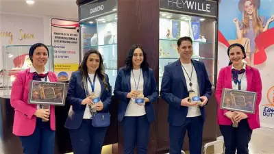 مطار القاهرة يحتفل مع الركاب برأس السنة الهجرية بالحلوى والهدايا