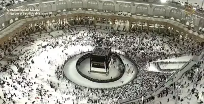 مراسم تغيير كسوة الكعبة المشرفة في صور مهيبة